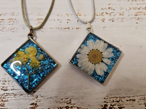 Floral Themed Pendants - Image 6