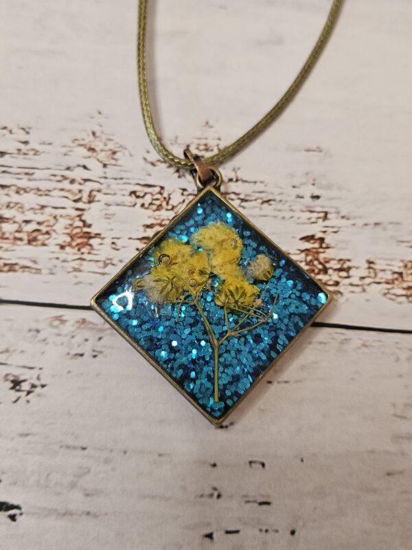 Floral Themed Pendants - Image 4