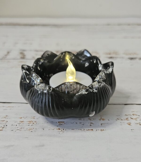 Scalloped Edge T-Light Holder
